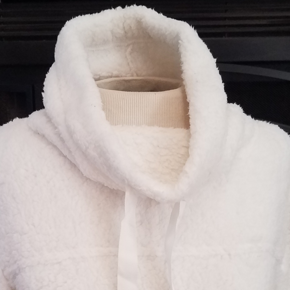 White Pullover - Picture 2 of 4